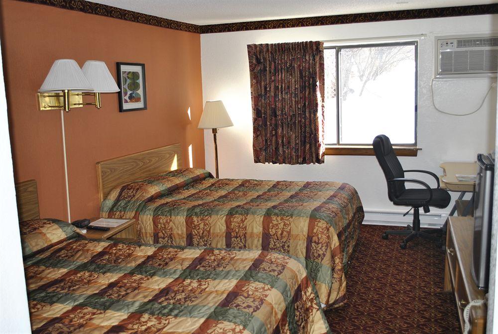 Waconia Inn And Suites Bagian luar foto