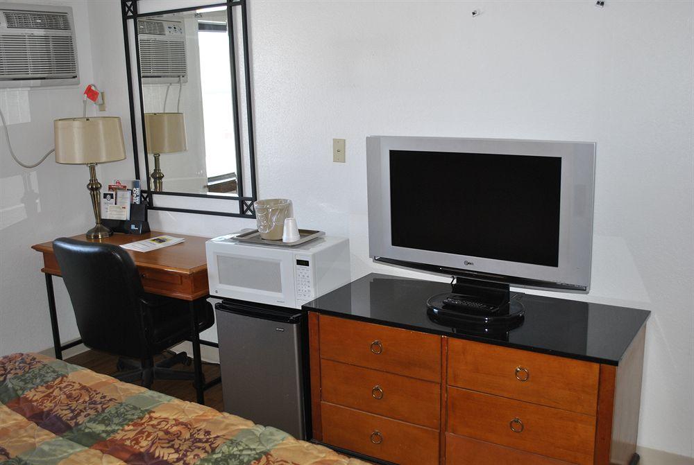 Waconia Inn And Suites Bagian luar foto