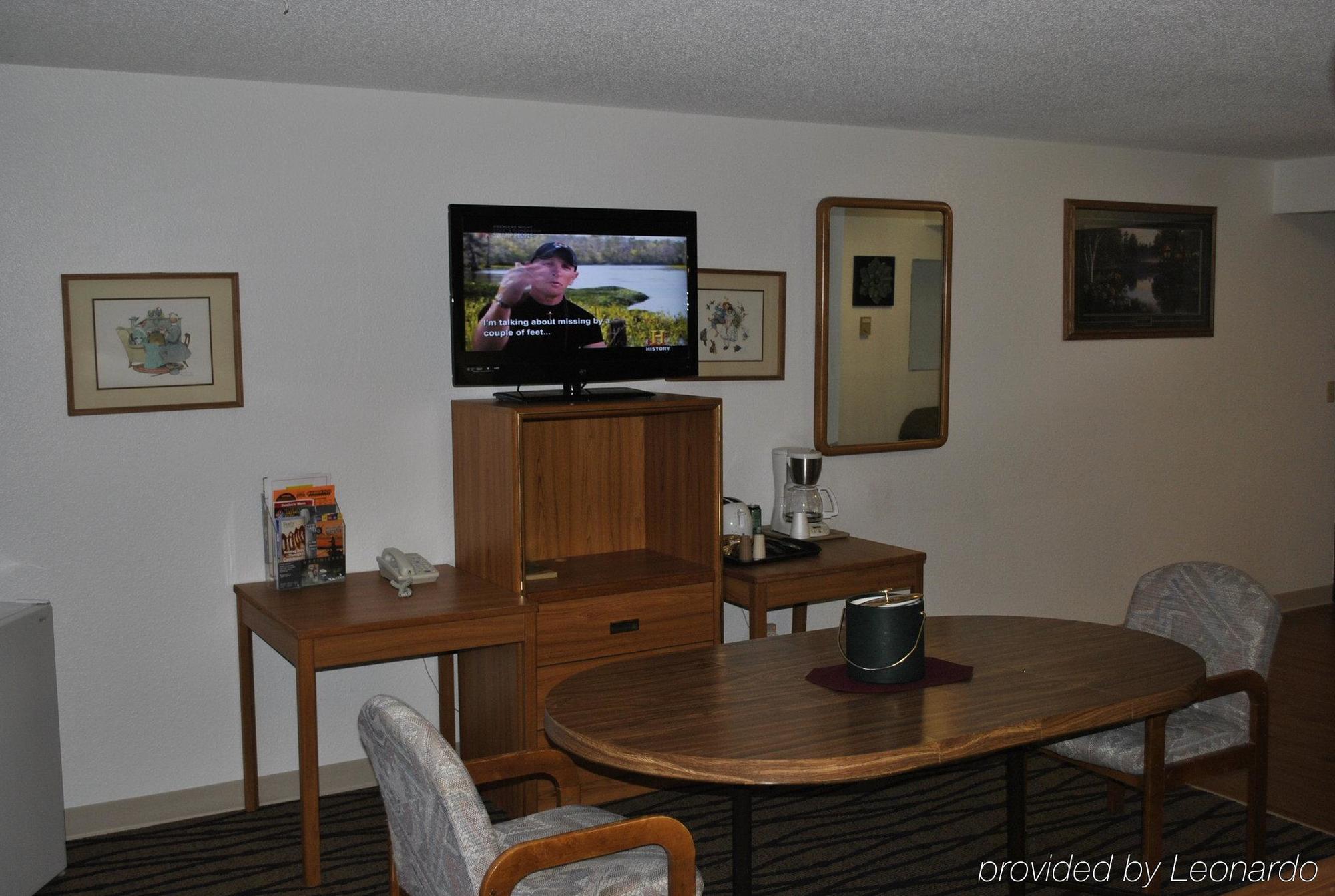 Waconia Inn And Suites Bagian luar foto