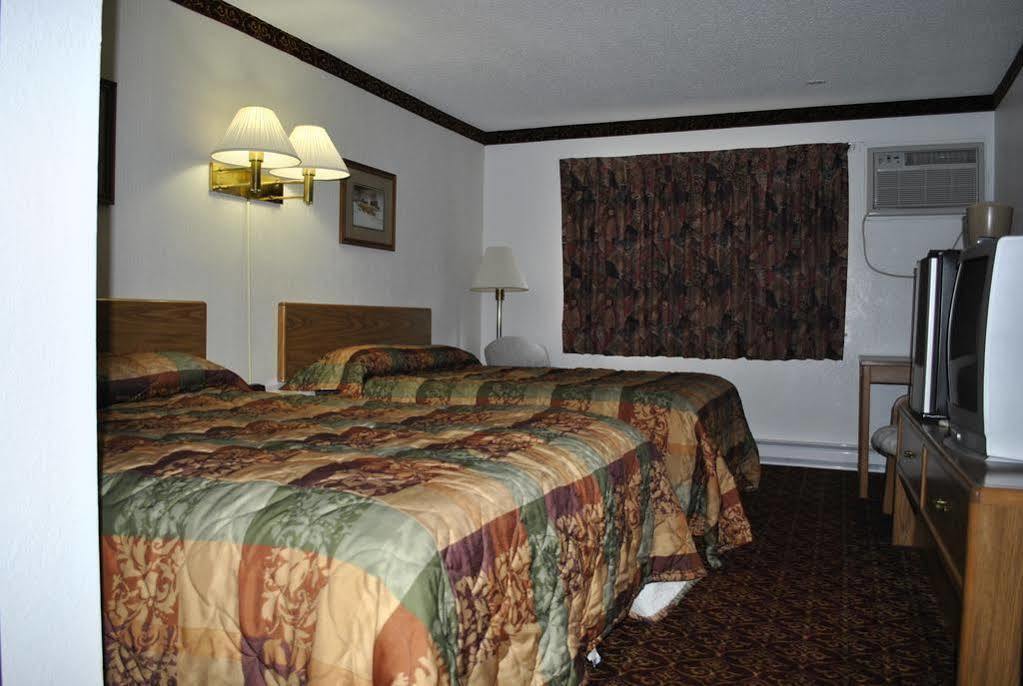 Waconia Inn And Suites Bagian luar foto