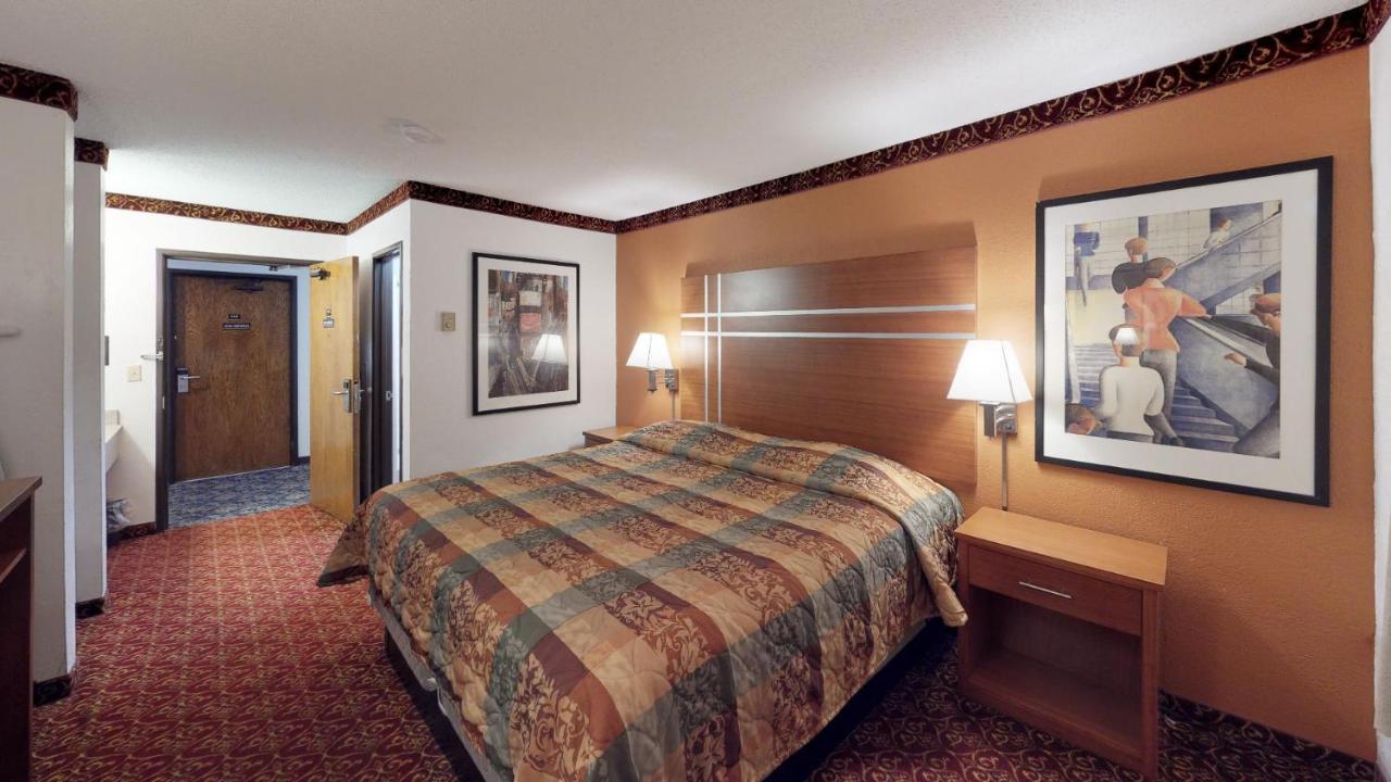 Waconia Inn And Suites Bagian luar foto